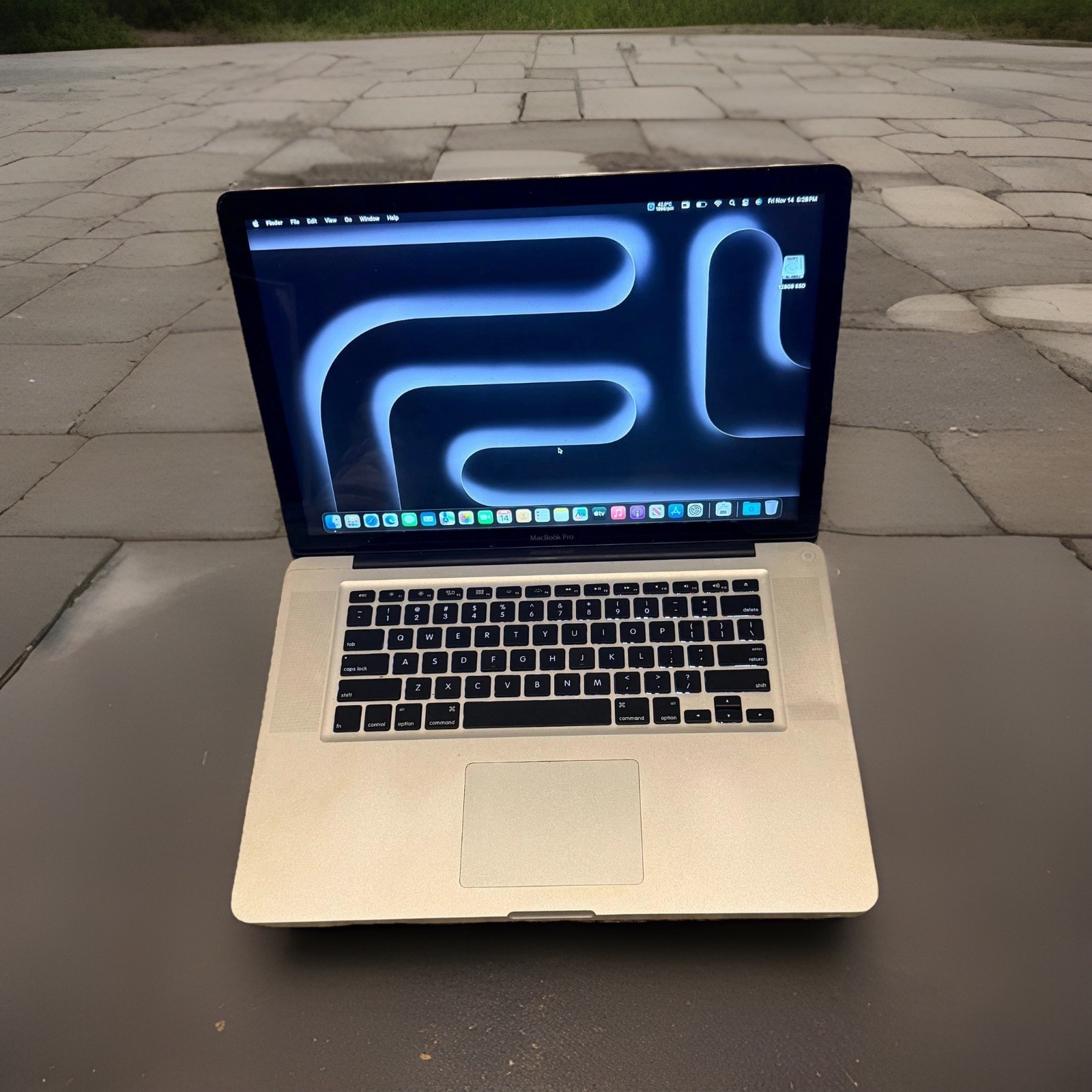 MacBook Pro 15″ Core i5 2.53GHz * 8GB RAM * 512GB SSD * Sequoia * Office 2019