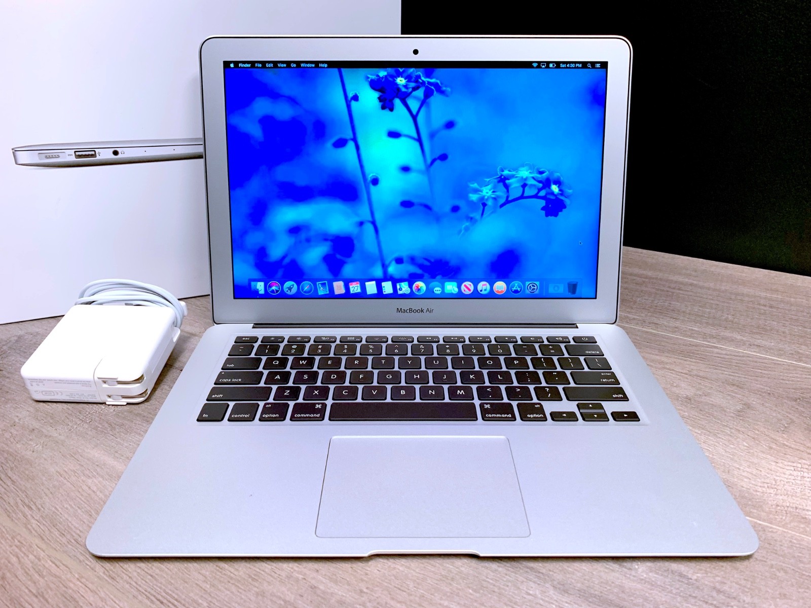 ULTRALIGHT APPLE MACBOOK AIR 13 INCH LAPTOP | 8GB RAM | 256GB SSD | WARRANTY
