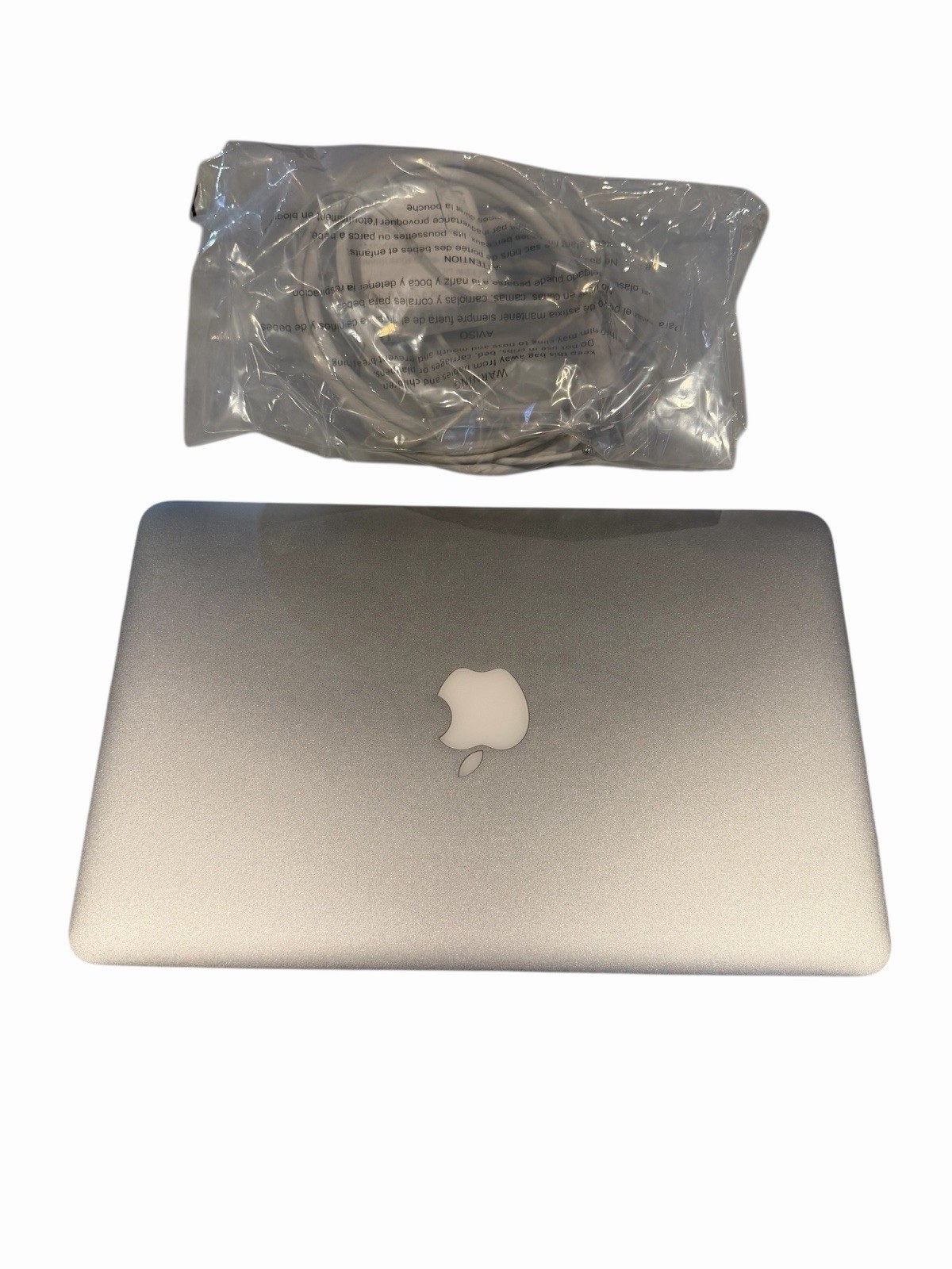 Apple MacBook Air A1465 11″ core i5 early 2014 model 1.4ghz Laptop Computer