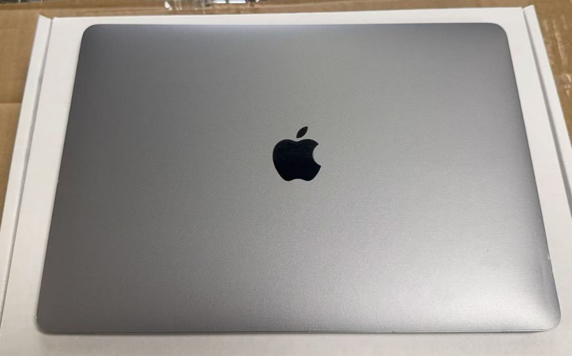 Apple MacBook Pro 13-in (Intel Core i7-8559U 2.7GHz 16GB RAM 1TB SSD) Gray, Good