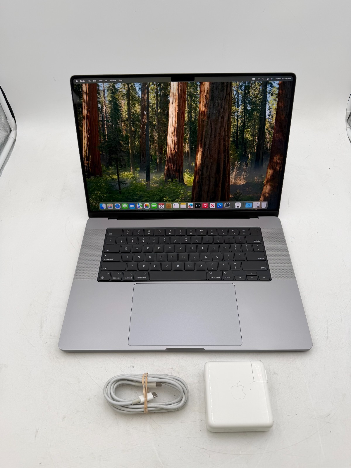 2021 Apple MacBook Pro 16″ M1 Pro 16 GB RAM 512 GB SSD Space Gray