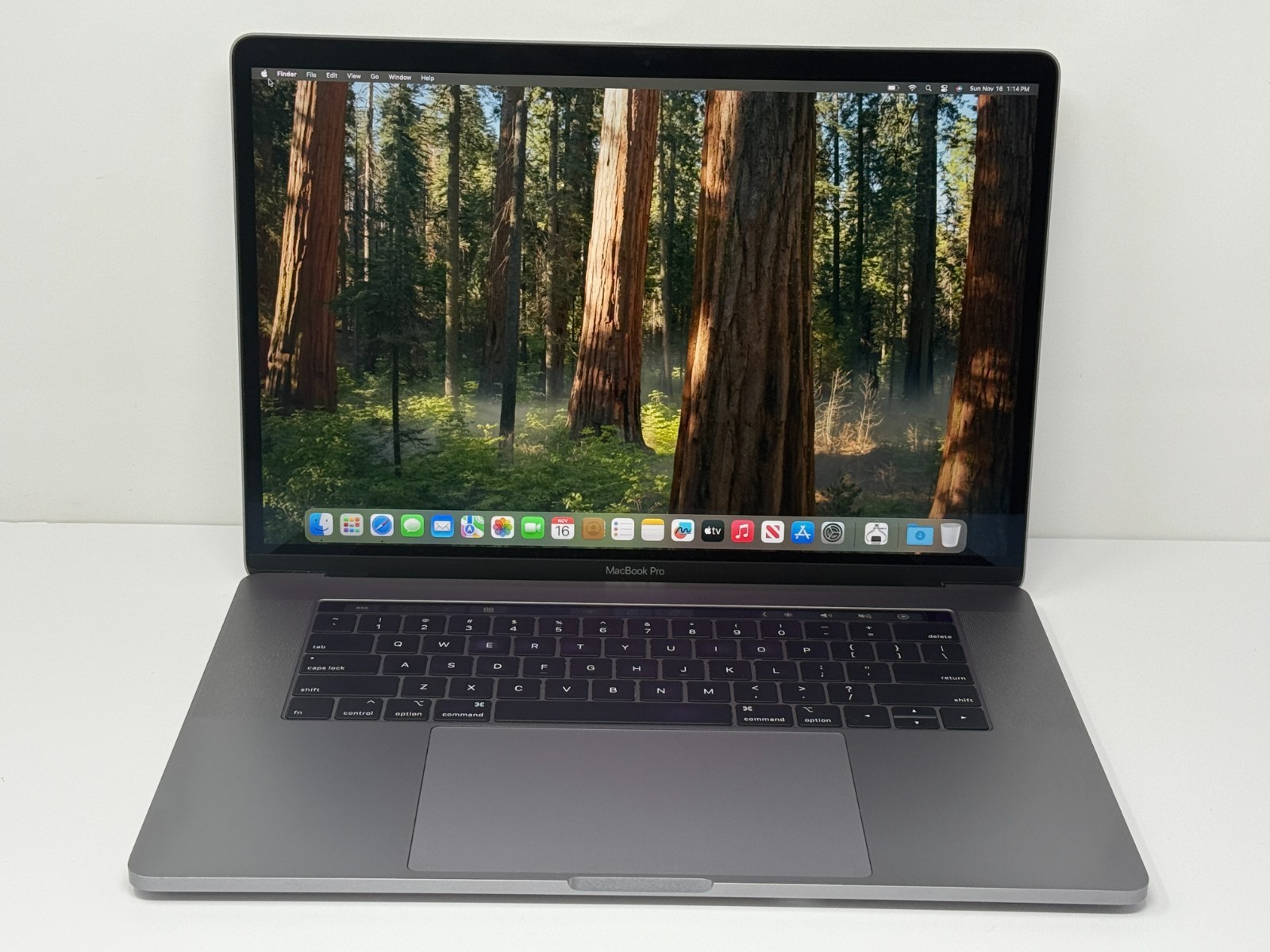 2018 Apple MacBook Pro A1990 15″ i9 2.90GHz 32GB 1TB SSD Radeon Pro Space Gray