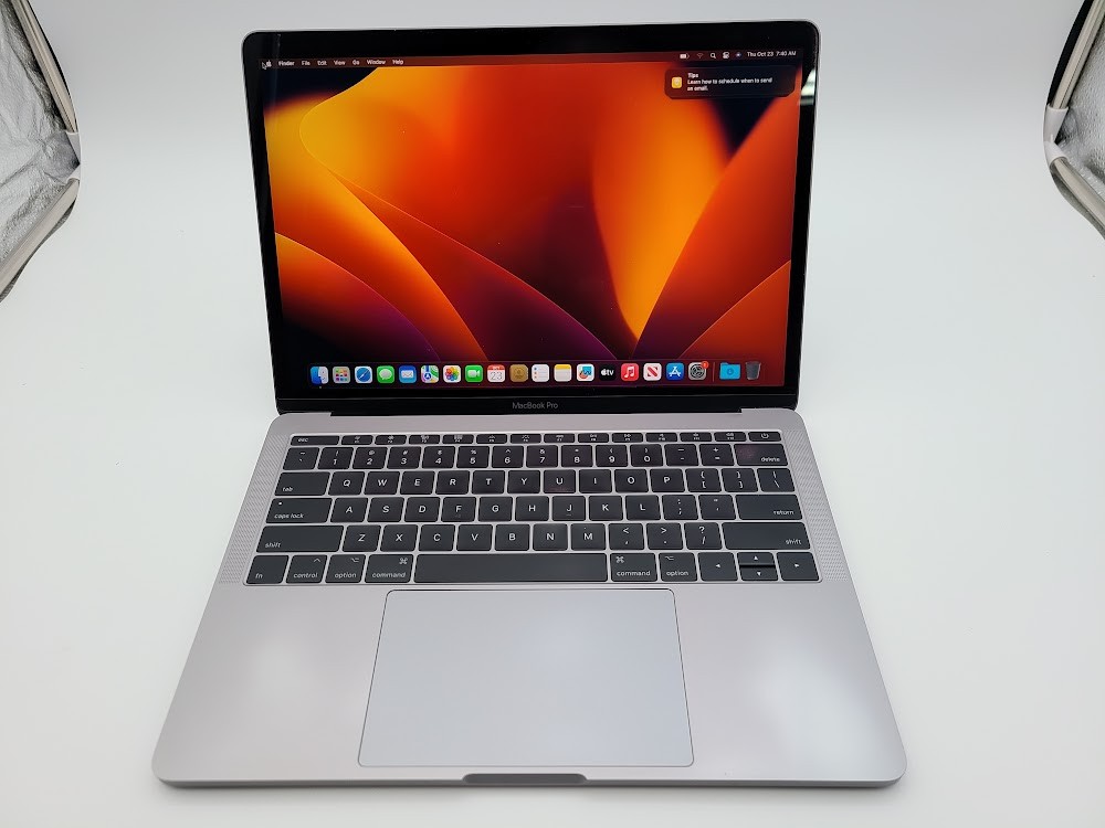 Apple Macbook Pro [2017] 256GB SSD, 8GB RAM, Intel Core i5, 13in Display