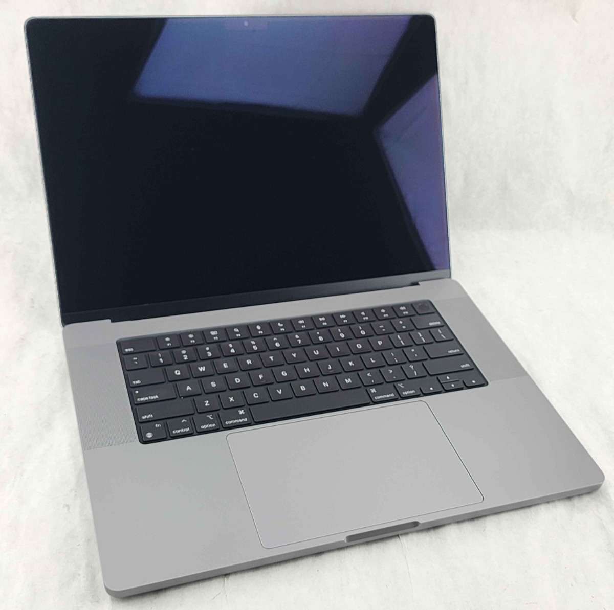 Apple MacBook Pro A2485 16.2” 512GB SSD 16GB RAM M1 Pro