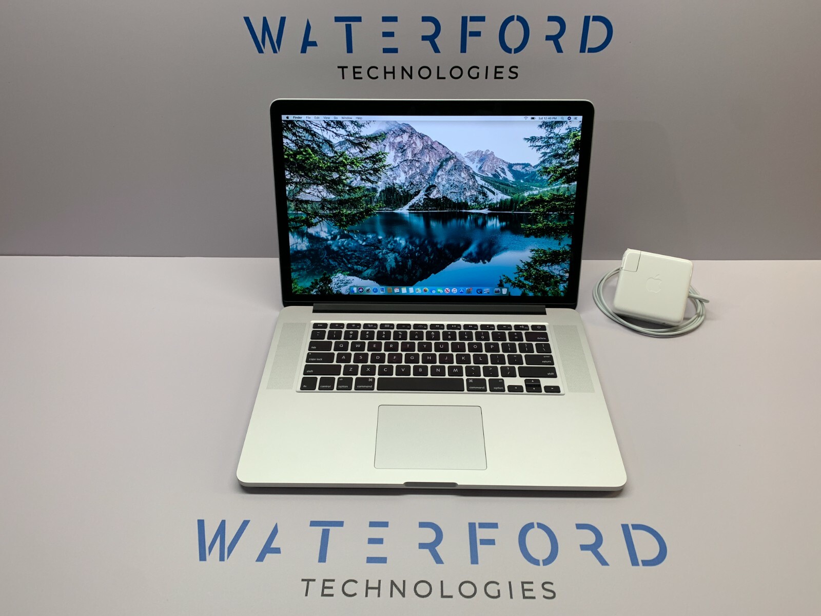 APPLE MacBook Pro 15 Retina Radeon GFX 4.0GHz Quad i7 Turbo / 16GB RAM 500G SSD