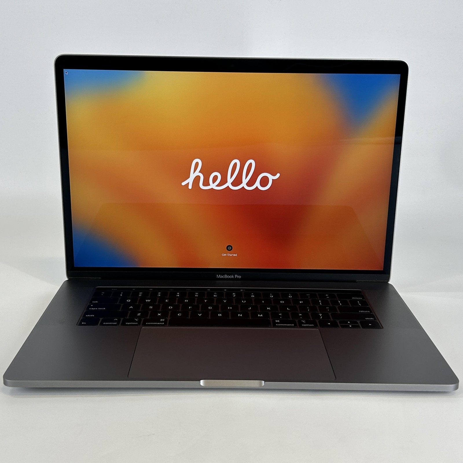 MacBook Pro 15 Touch Bar 2019 2.3 GHz i9 16GB 512GB Radeon Pro 560X Screen Issue