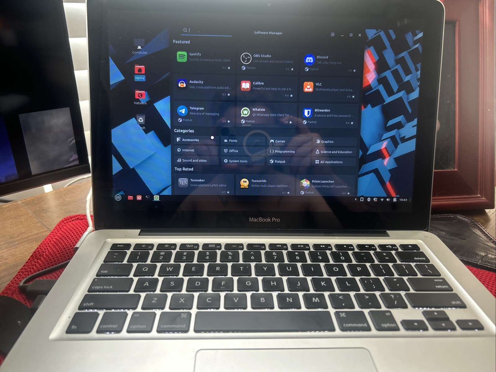 MacBook Pro Running Linux Mint 1Tb 16 Ram. Used But Works Well And Super Fast