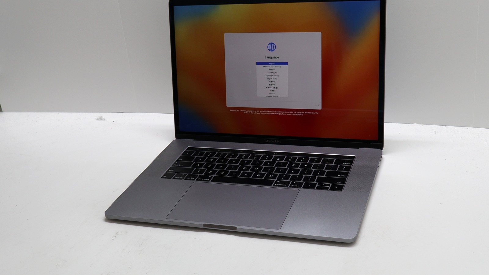 Apple MacBook Pro A1990 15 Core i7 32GB 512GB Silver 2018