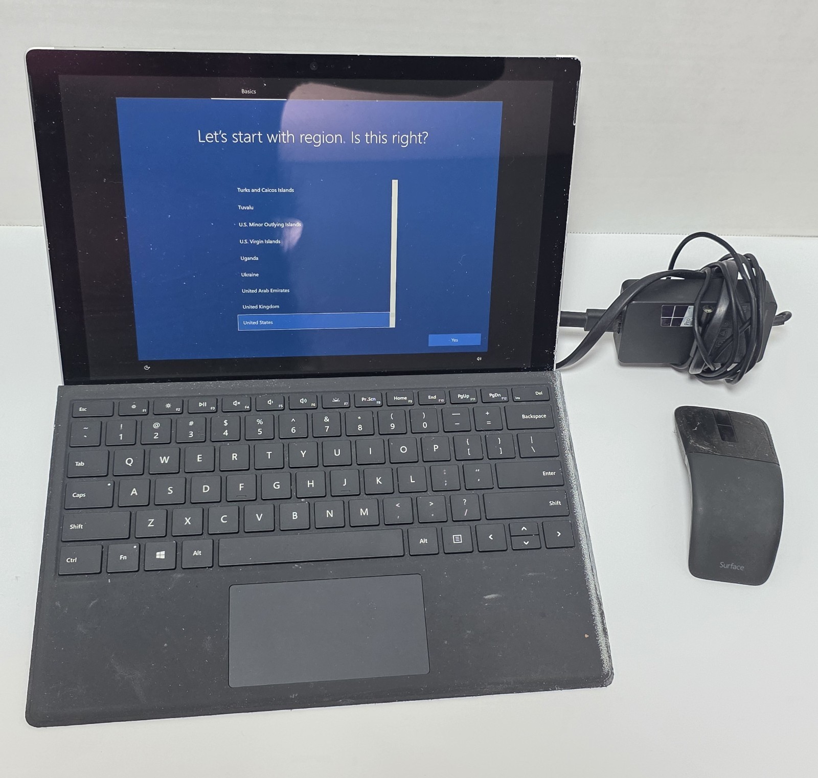 2017 Microsoft Surface Pro 12.3″ Core i5 Touchscreen 4GB RAM 128GB #HGH-00001
