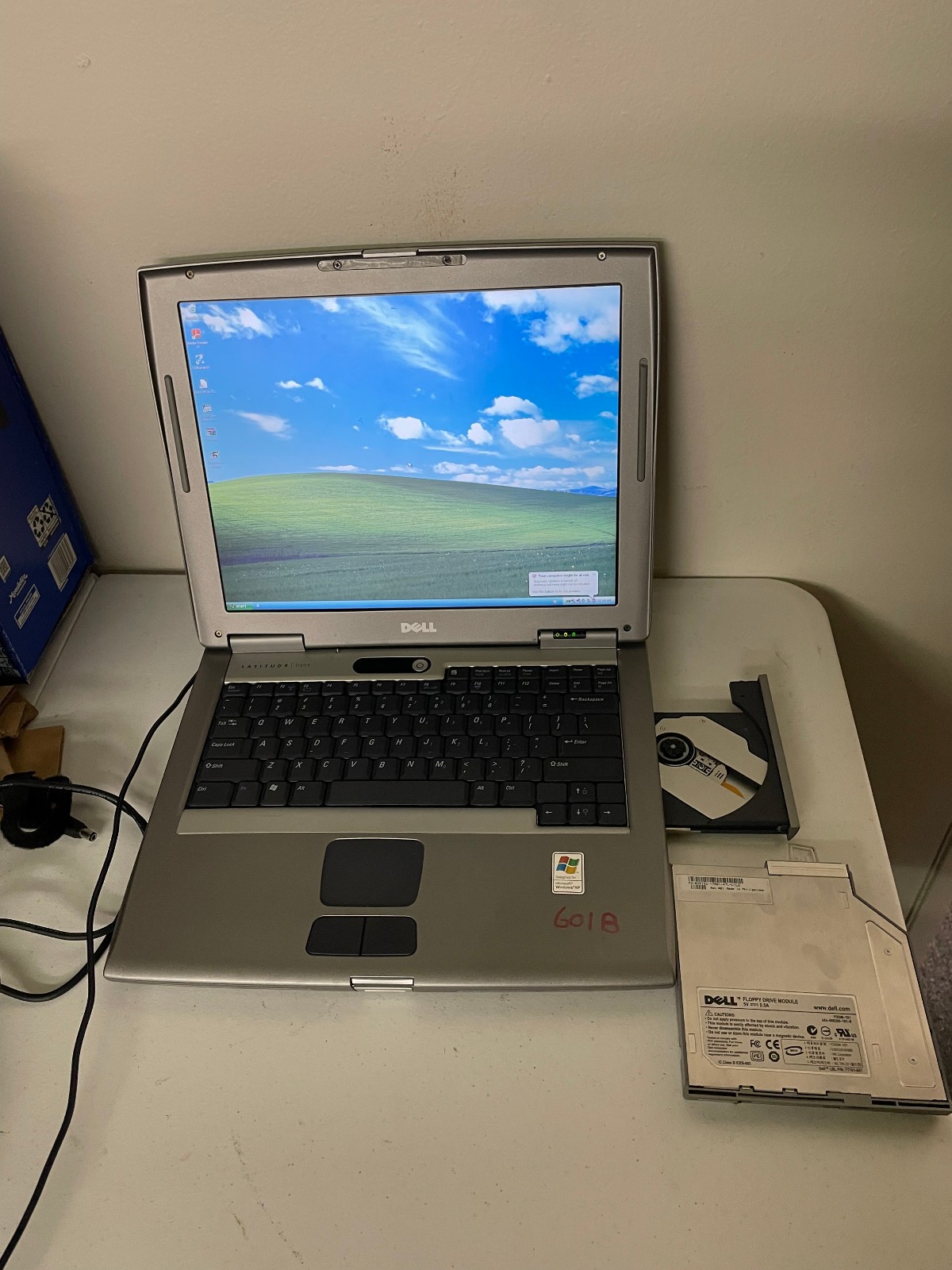 Dell Latitude Win XP Parallel port-9 pin Serial Port-RS232 Floppy & DVDRW #601B