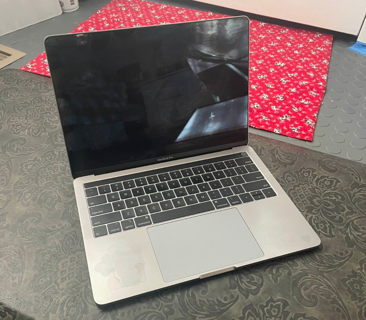 Apple MacBook Pro 13″ 2019 (Intel Quad-Core i7, 16GB RAM, 256GB SSD) Laptop