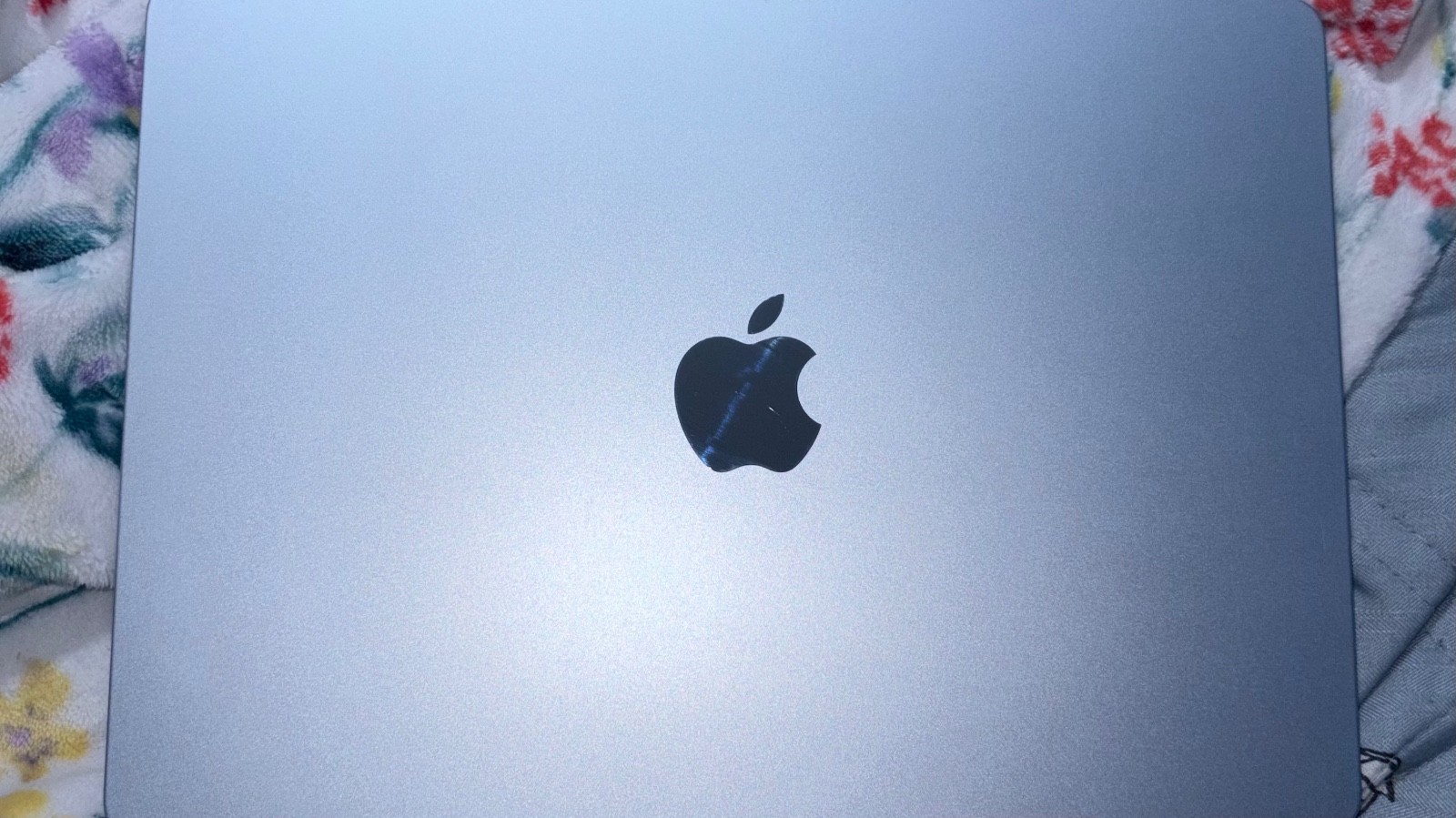 Apple MacBook Air 13″ M4 chip 16GB RAM 256GB SSD Sky Blue MC6T4LL/A 2025 Model