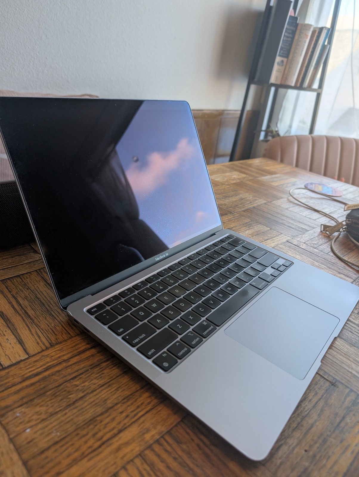 Apple MacBook Air 13.3″ (256GB SSD, Apple M1, 8GB RAM) Laptop – Space Gray