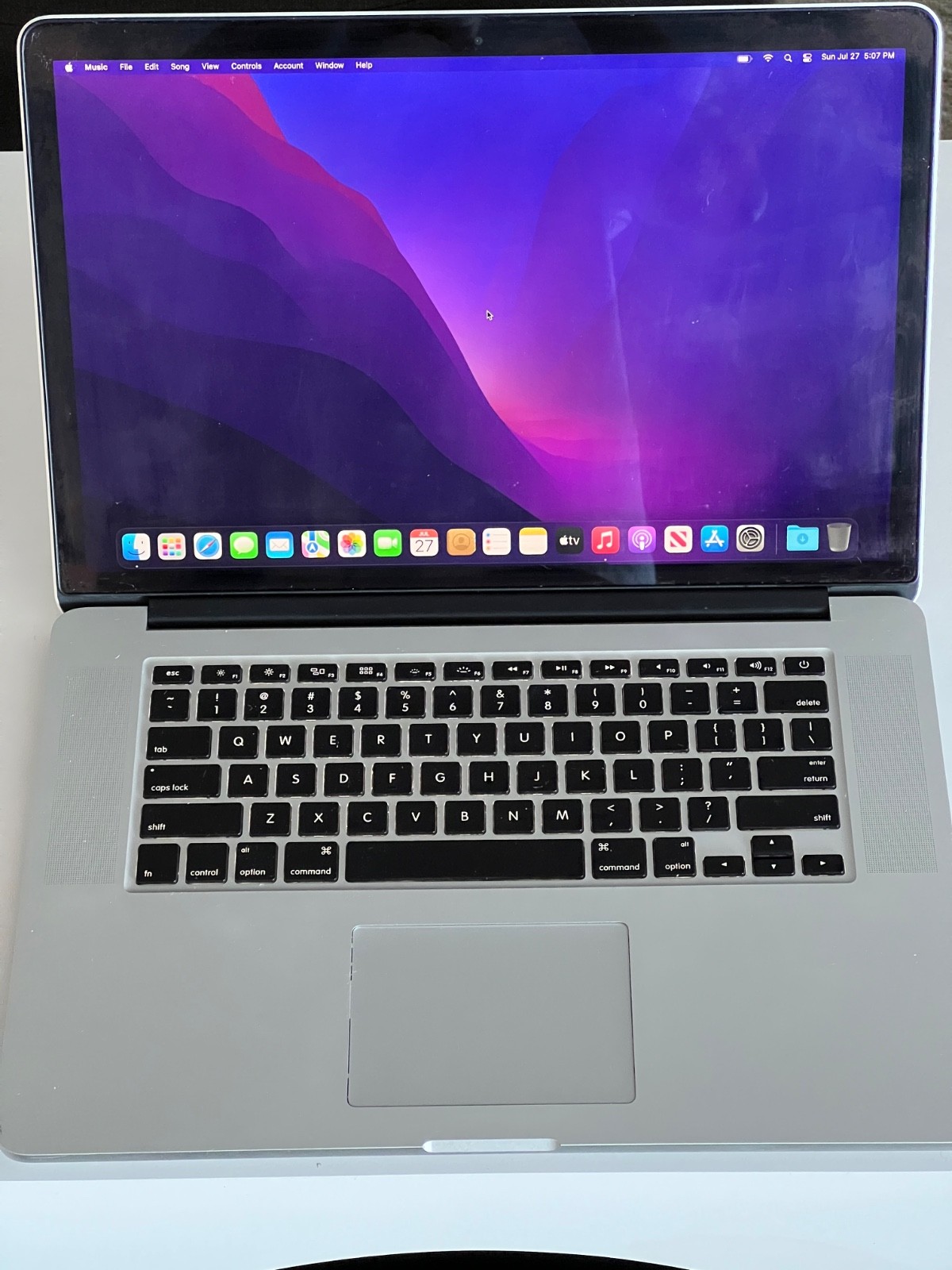 2015 Apple MacBook Pro 15″ i7 2.5GHz 16GB RAM 1TB SSD AMD M370X – READ