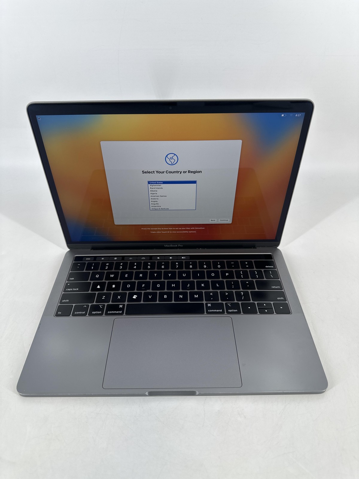 MacBook Pro 13 Space Gray 2019 2.4 GHz Intel Core i5 8th Gen. 16GB 256GB SSD