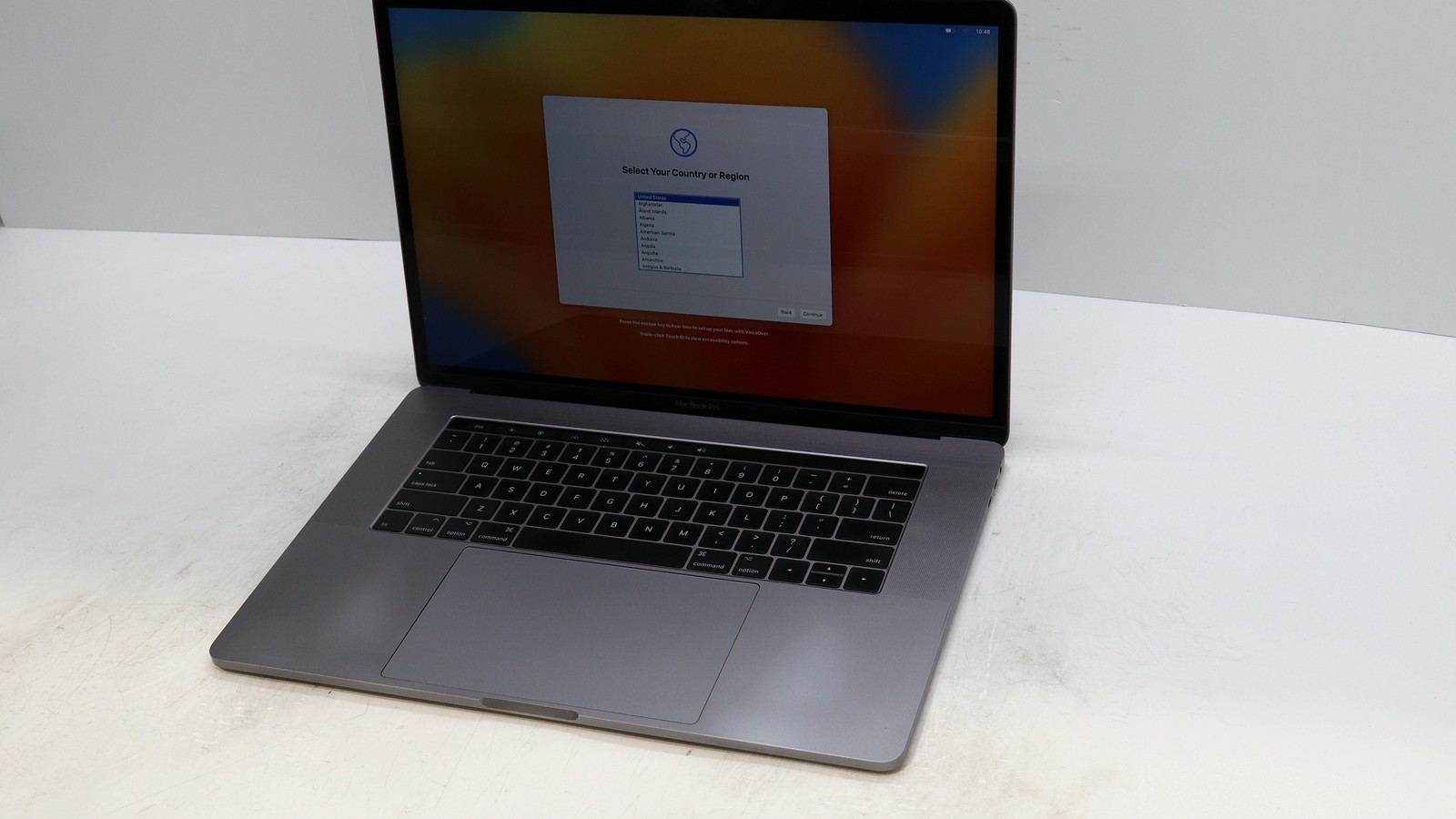 Apple MacBook Pro A1707 15 Core i7 16GB 256GB Gray 2017