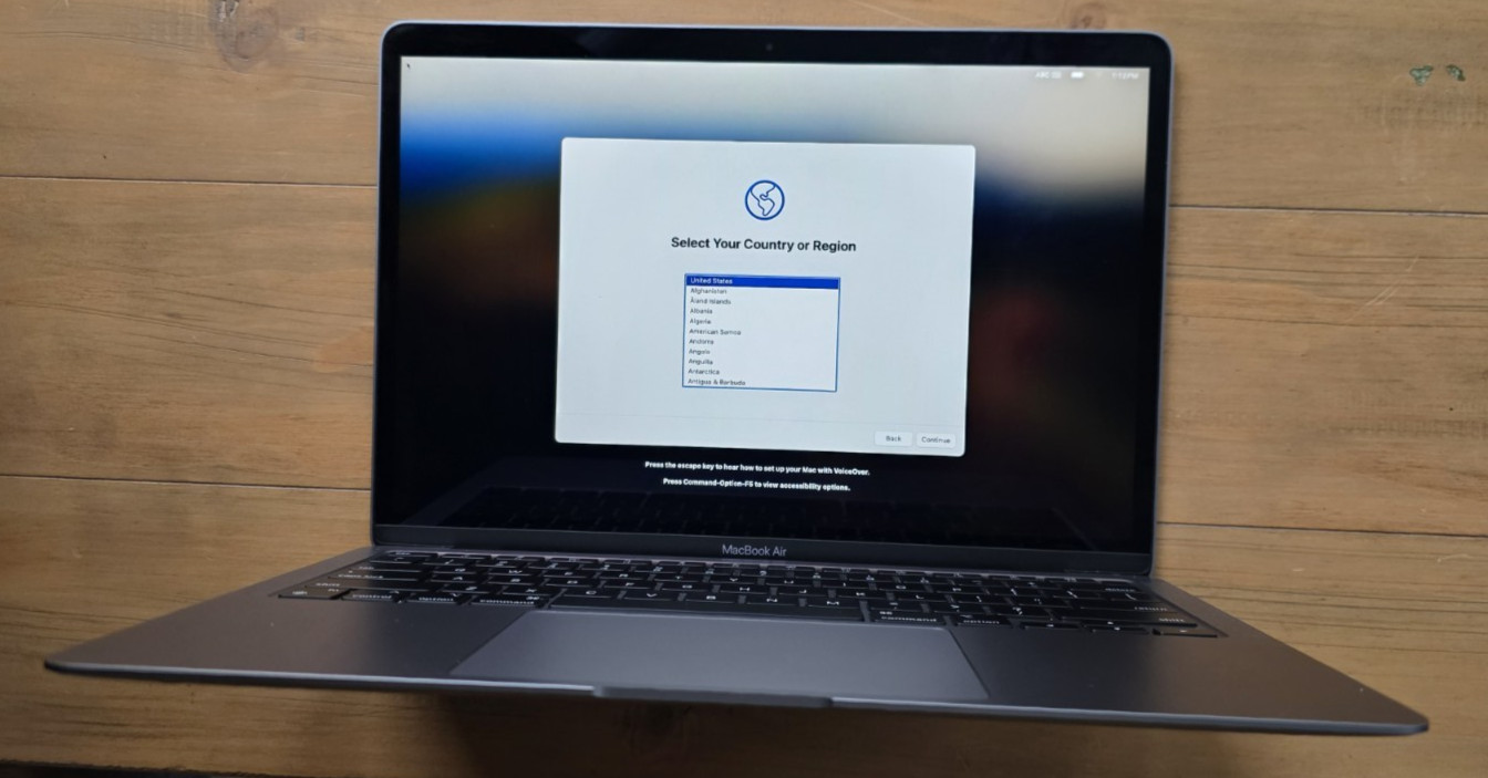 Apple MacBook Air (M1 Chip) 13.3″ – (8CPU/8GPU, 8GB, 512 GB) – Space Gray