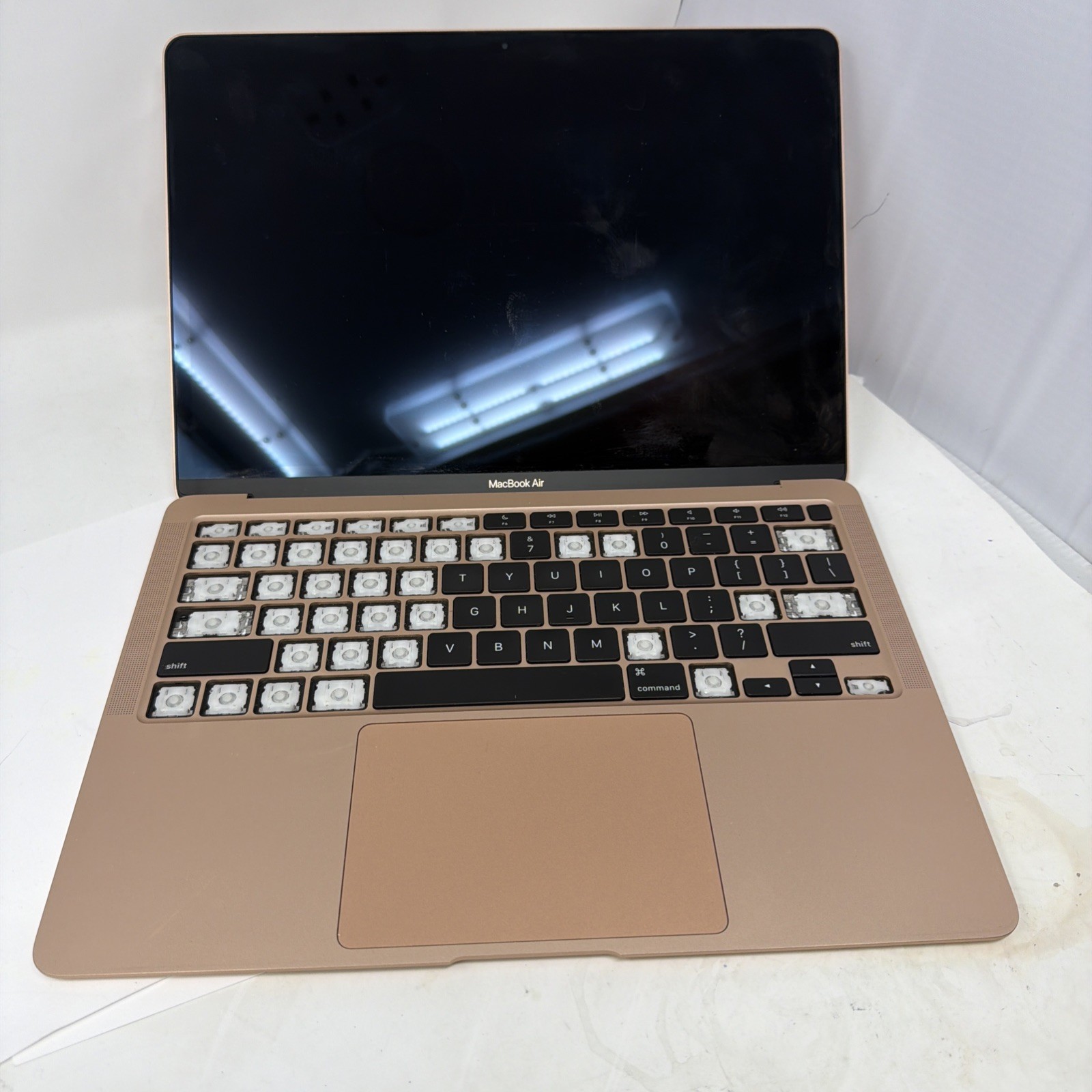 Apple MacBook Air 13″ M1 (2020, A2337) – !For parts! READ!