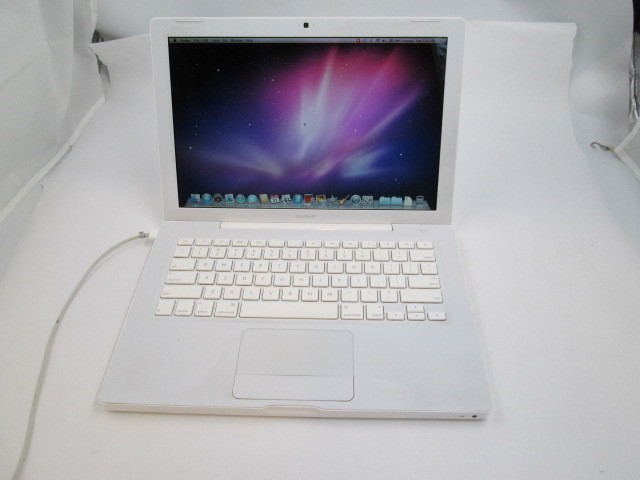 Apple MacBook 13″ A1181 (Early 2008) | Core 2 Duo 2.1GHz | 1GB RAM | SnowLeopard