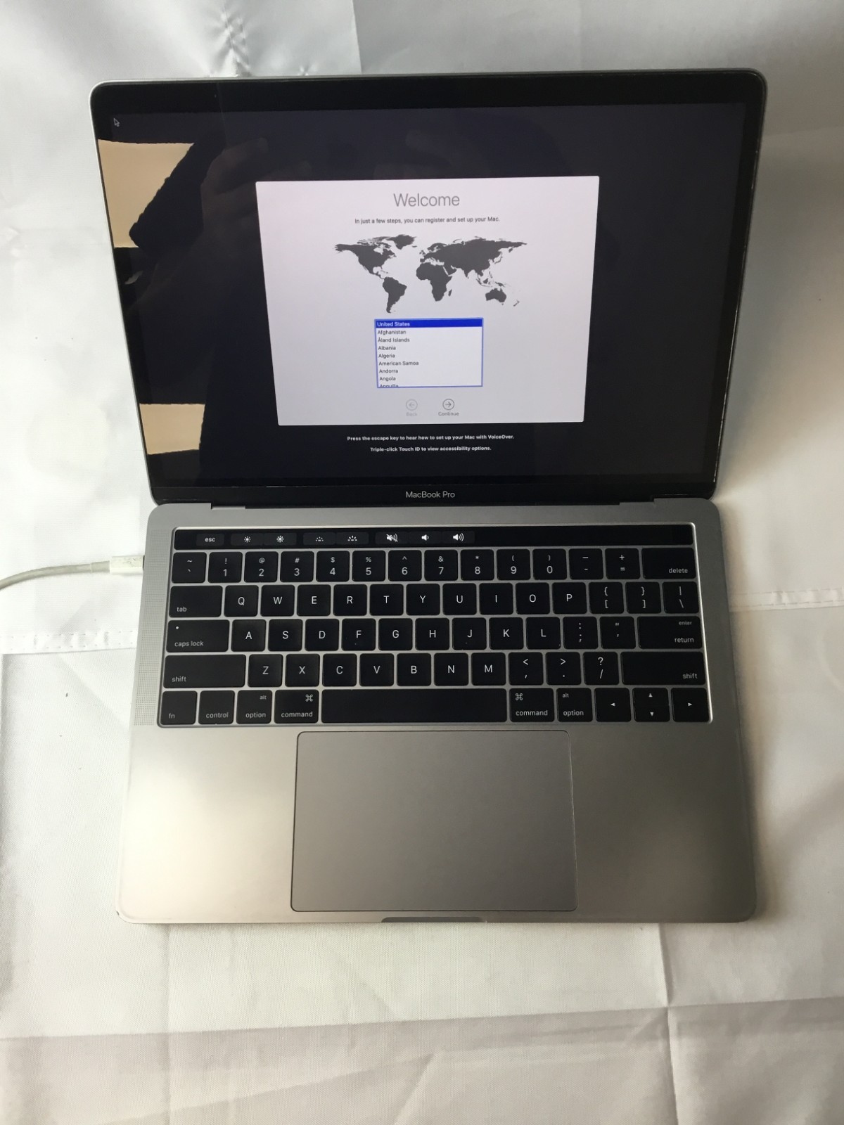 Apple MacBook Pro (L2016) “Core i5″ 13.3” 2.9 GHz 8 GB 256 GB SSD Grade C