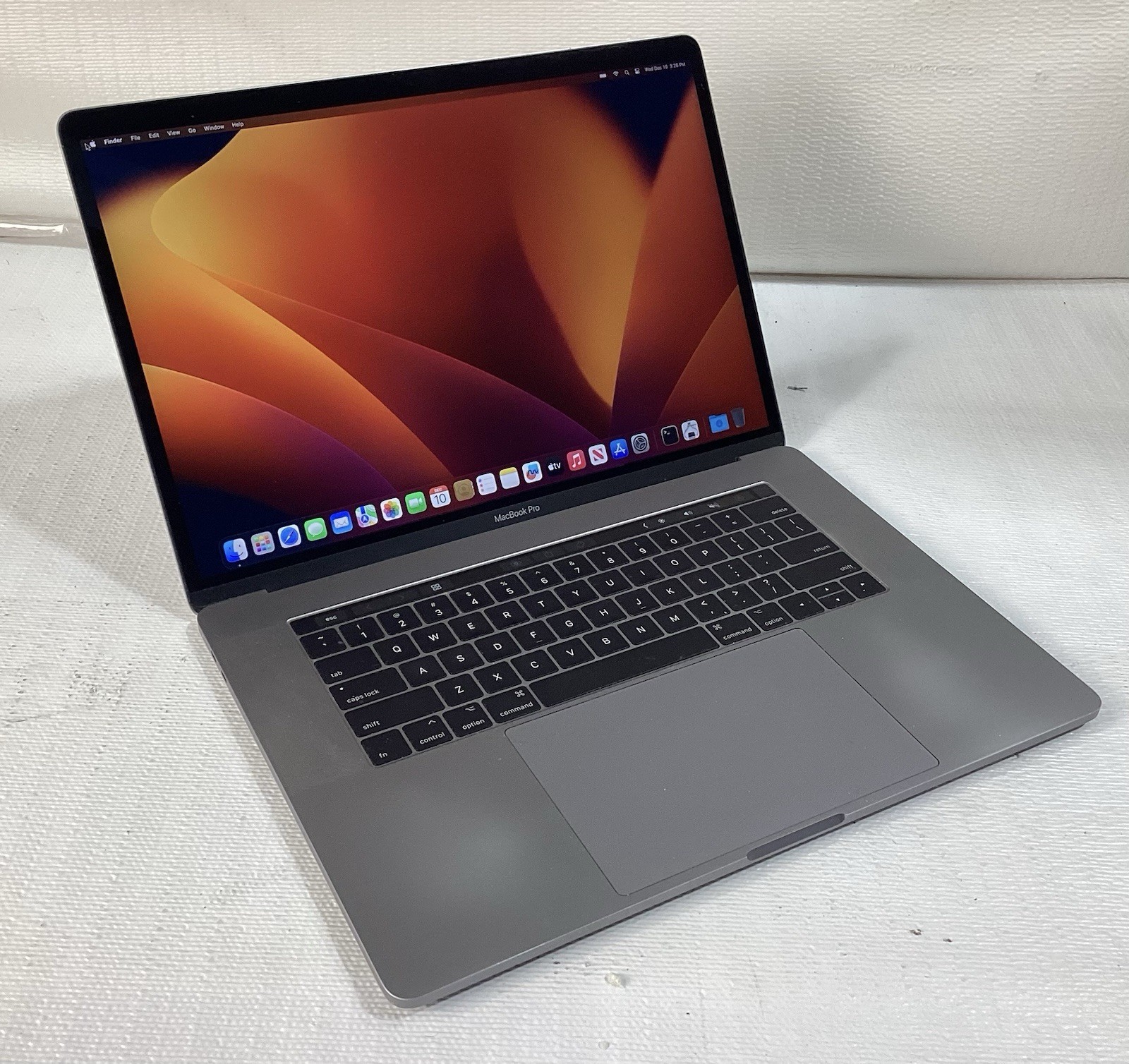 2017 Apple MacBook Pro 15″ A1707 i7-7700HQ 2.8GHz 16GB 512GB Bad Batt/See Pics