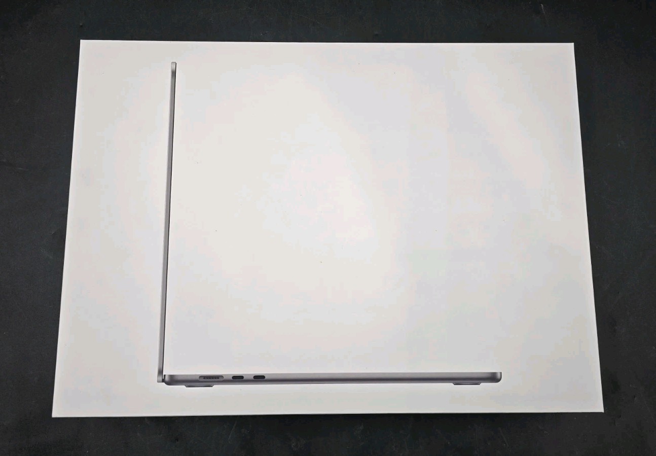 Apple MacBook Air With Apple M3 Chip, 15.3” 512GB SSD, 8 CORE Authentic