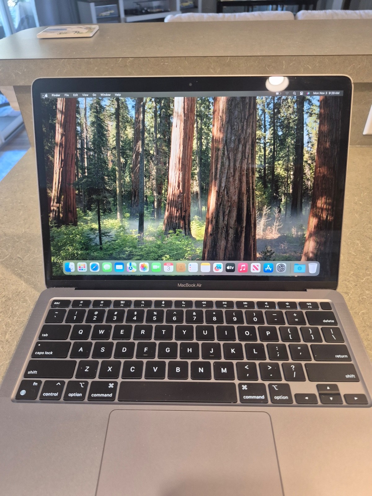 Apple MacBook Air 13.3″ (256GB SSD, Apple M1 8GB RAM, Apple GPU B4