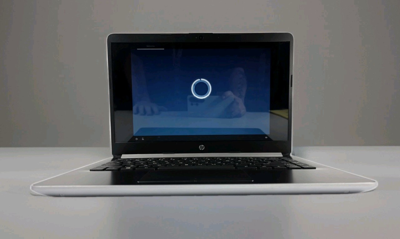 HP 14-dk0002dx A9-9425 4GB RAM 128GB SSD Laptop  Windows