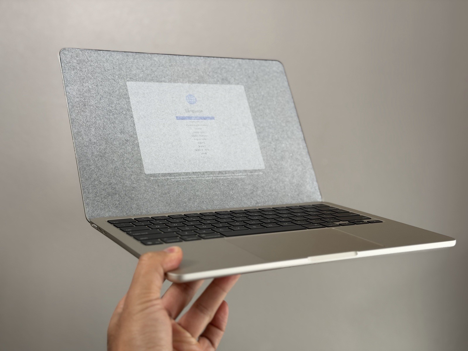 Apple MacBook Air 13″ M4 chip 16GB RAM 256GB SSD Starlight MW0Y3LL/A 2025 Model