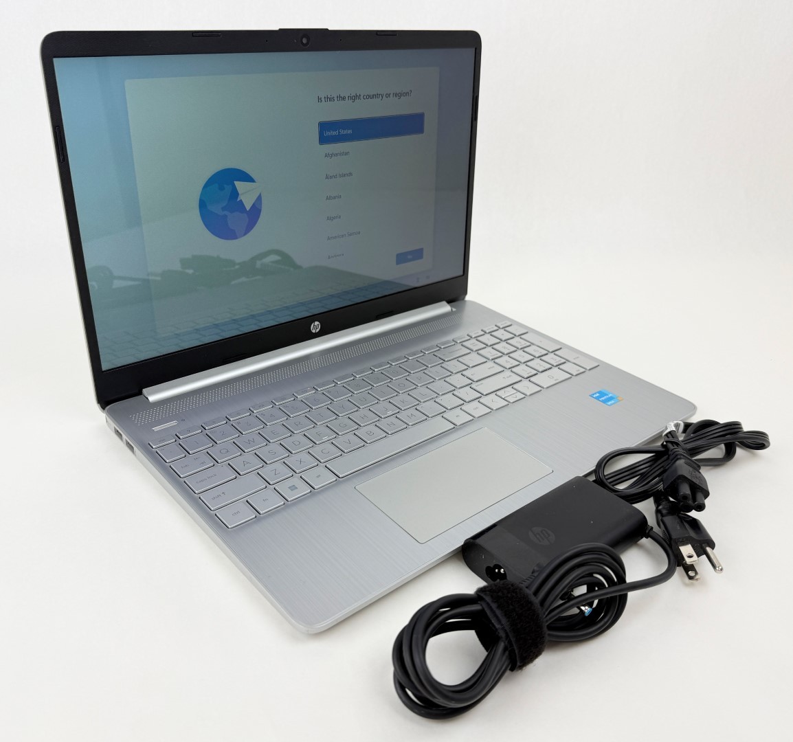 HP 15-dy2005tg 15.6″ HD Touch Pentium Gold 7505 8GB 256GB SSD W11H Laptop