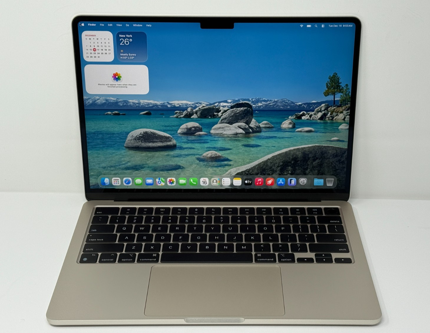 2022 Apple MacBook Air 13.6″ M2 8GB RAM 256GB 8C GPU MLY13LL/A STARLIGHT READ!!!
