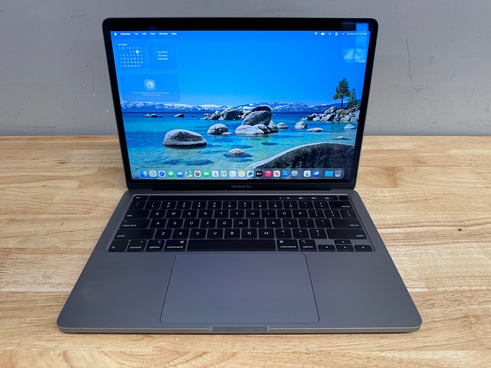 2020 Apple MacBook Pro 13″ RETINA Laptop w/ TOUCHBAR i7, 512GB SSD, 16GB RAM