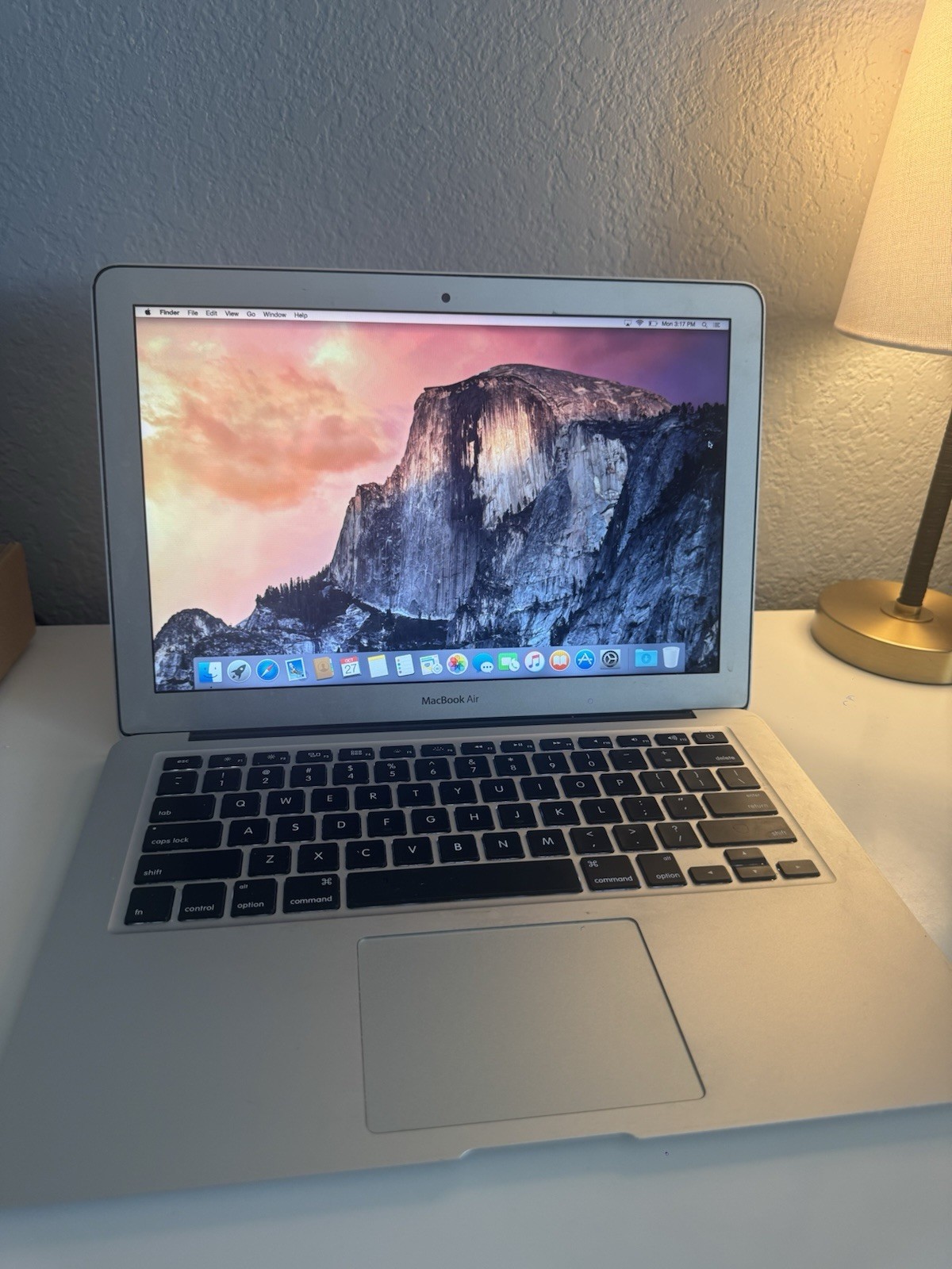 13″ Apple MacBook Air 2.2GHz i7 Ram 8GB, SSD 128GB, 256GB, 512GB BTO/CTO