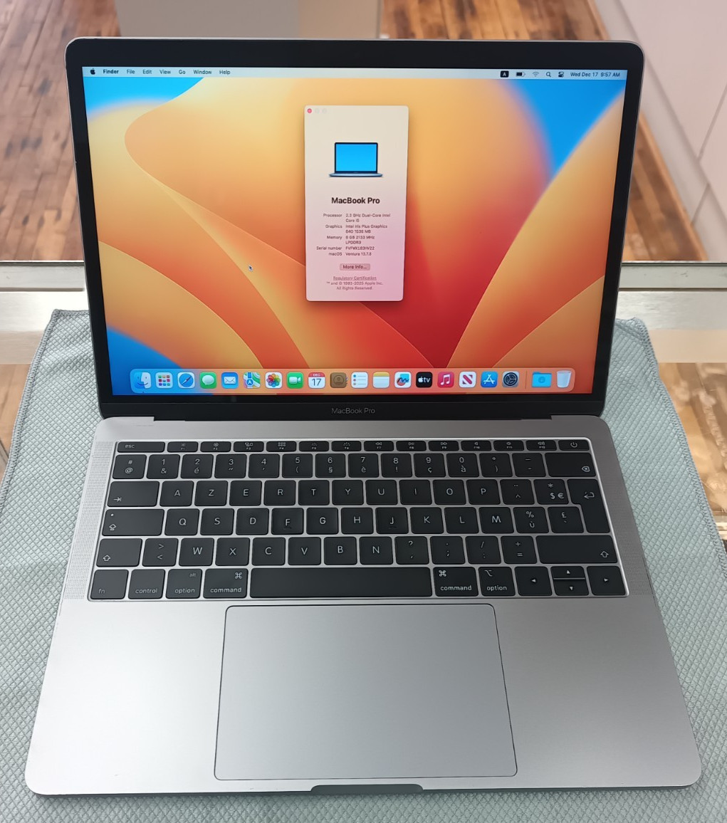 2017 Apple MacBook Pro 13.3″ i5 2.3GHz 8GB RAM 128GB SSD Gray (French Keyboard)