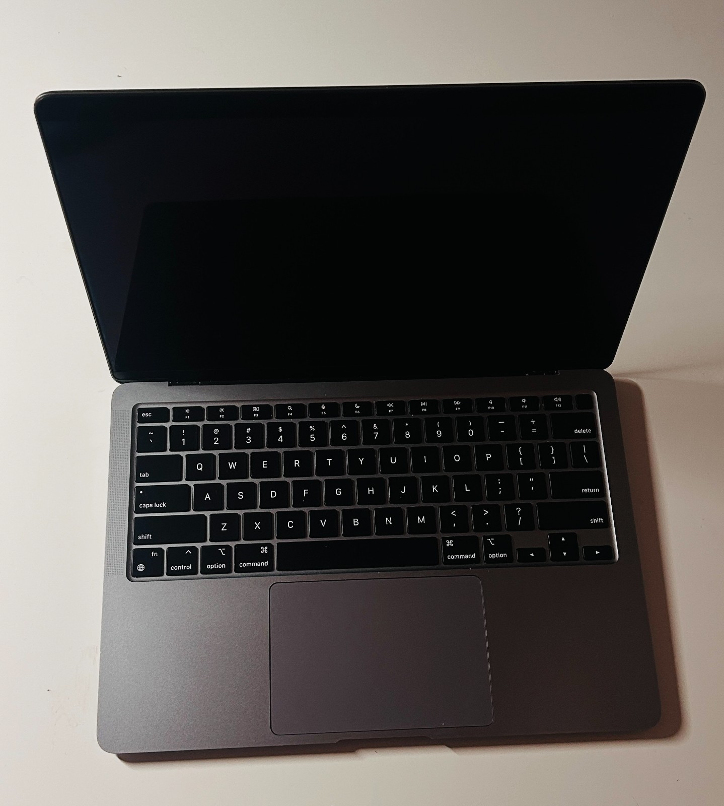 Apple MacBook Air 13” M1 (2020) Space Gray 8GB RAM 256GB SSD – Excellent
