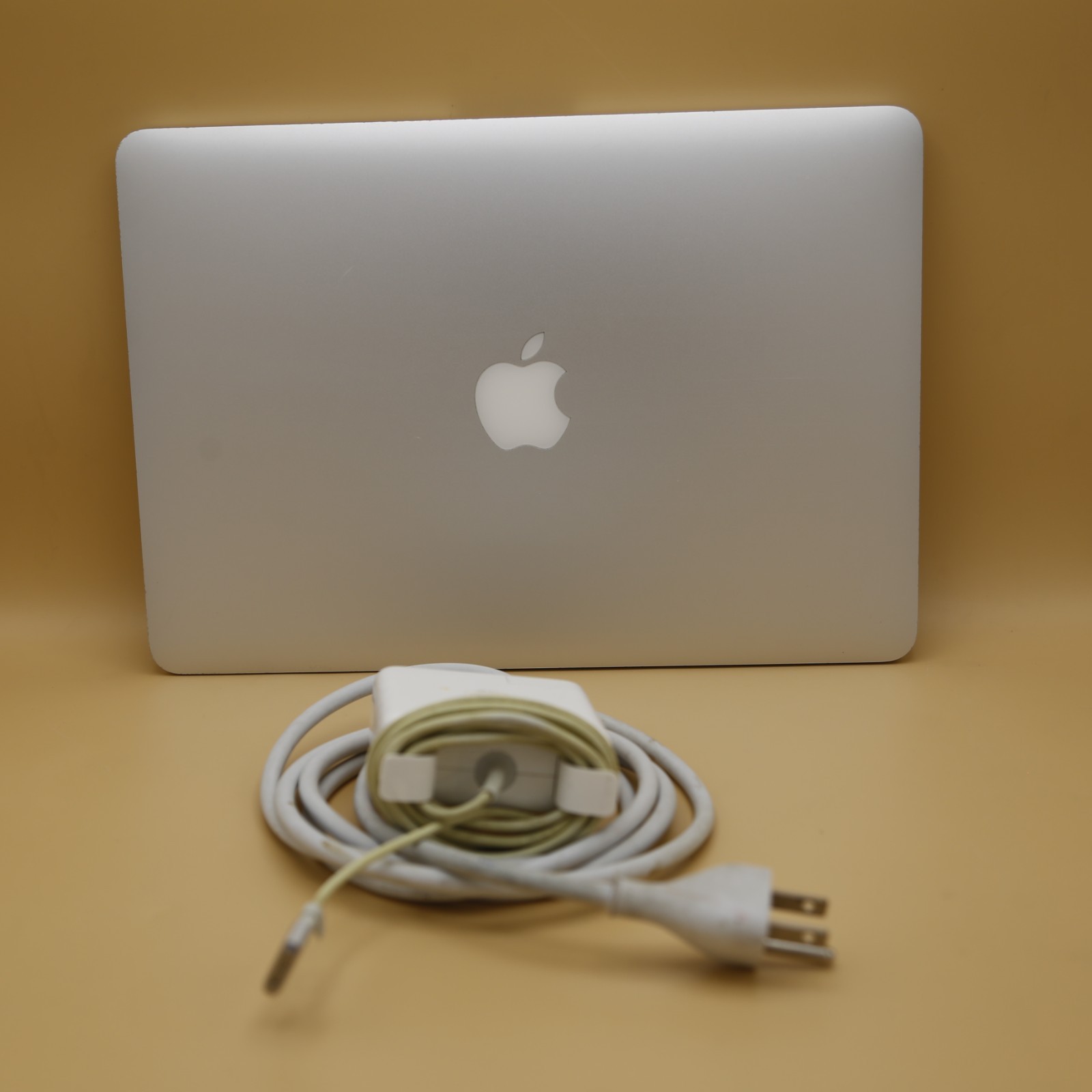 Apple MacBook Pro 13.3″ 128GB SSD, i5 5th Gen, 2.70 GHz, 8GB + Charger Bundle