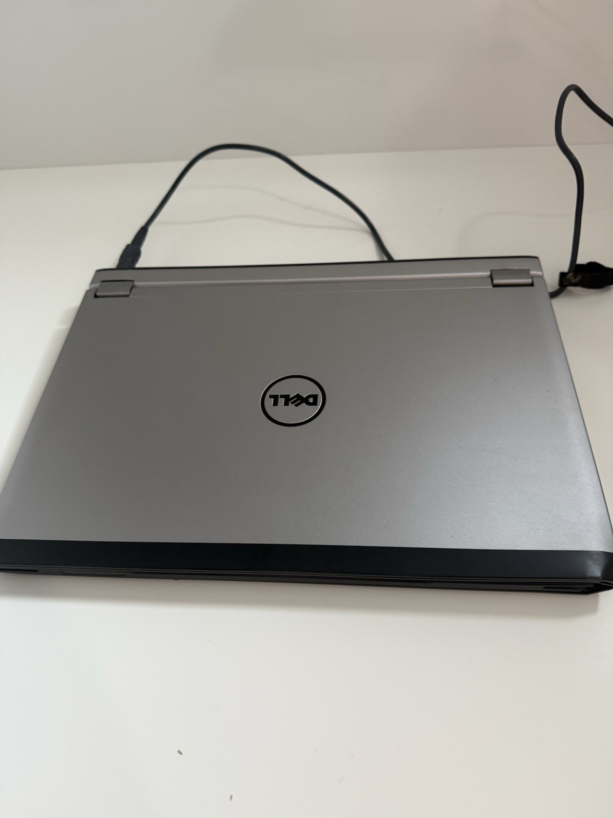 🛠️ Dell Latitude 3330 Laptop – Intel Core i3 – NOT Powering On – Broken Corner