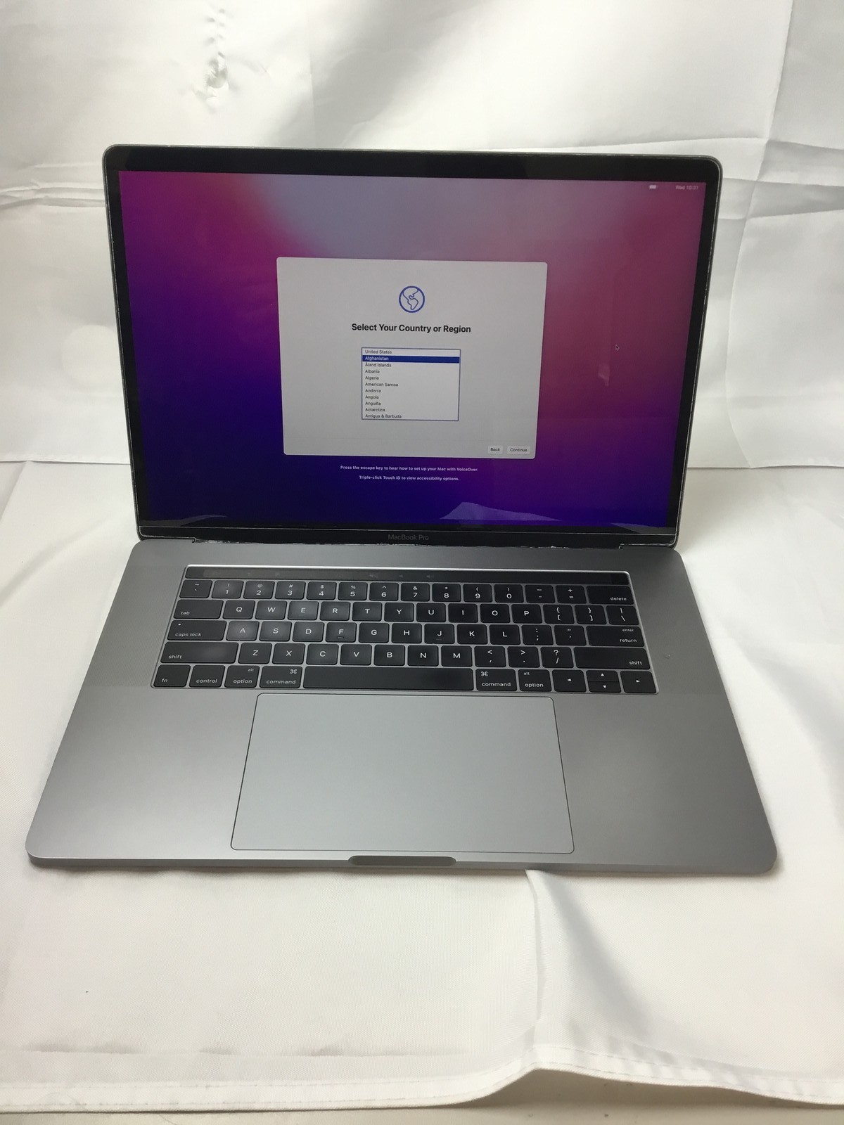 Apple MacBook Pro (L2016) “Core i7″ 15.4” 2.7 GHz 16 GB 1TB SSD Grade C