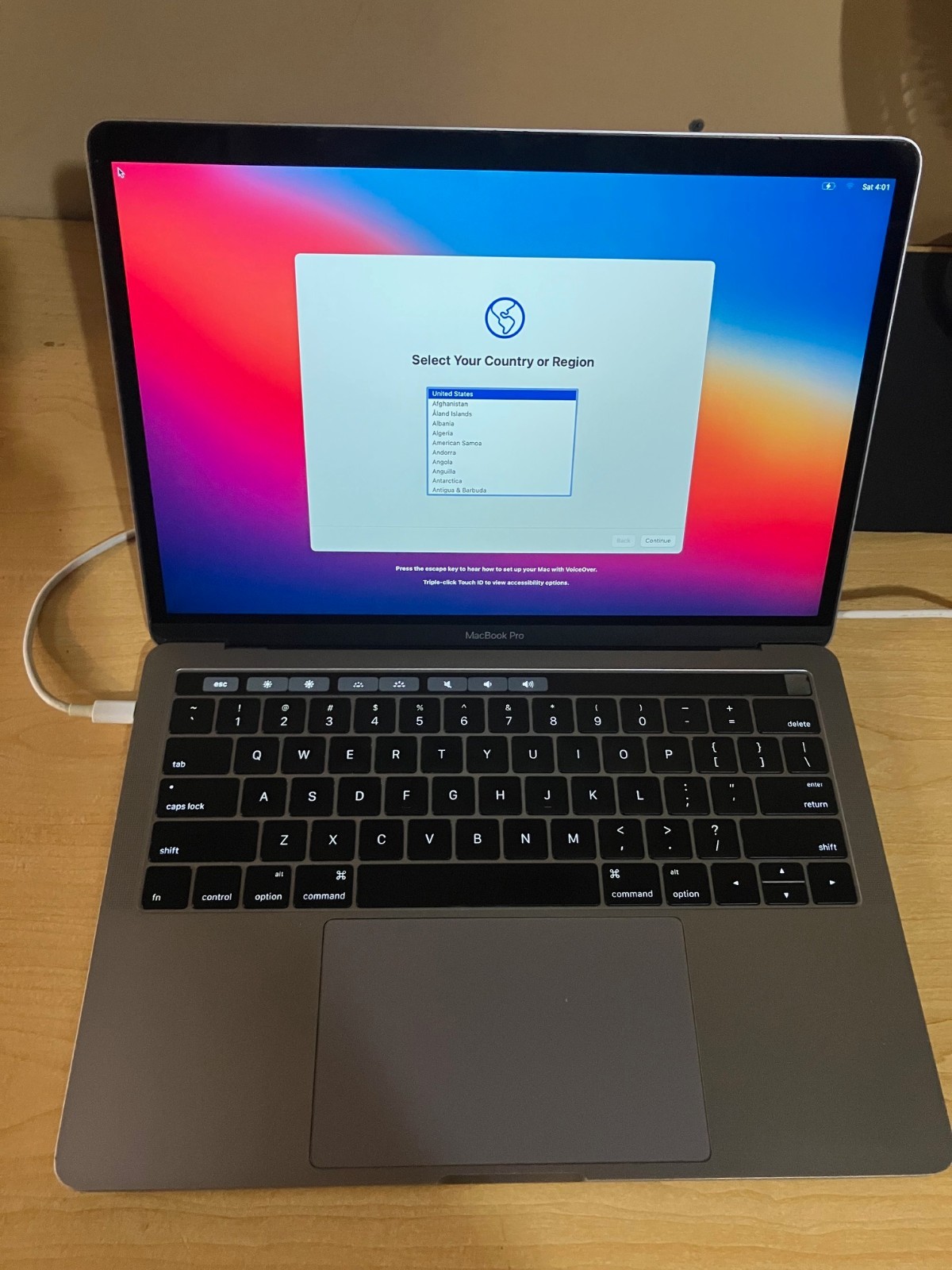 Apple MacBook Pro 13″ Retina Laptop (512GB SSD, Intel Core i5 2.9 GHz, 8GB, AC)
