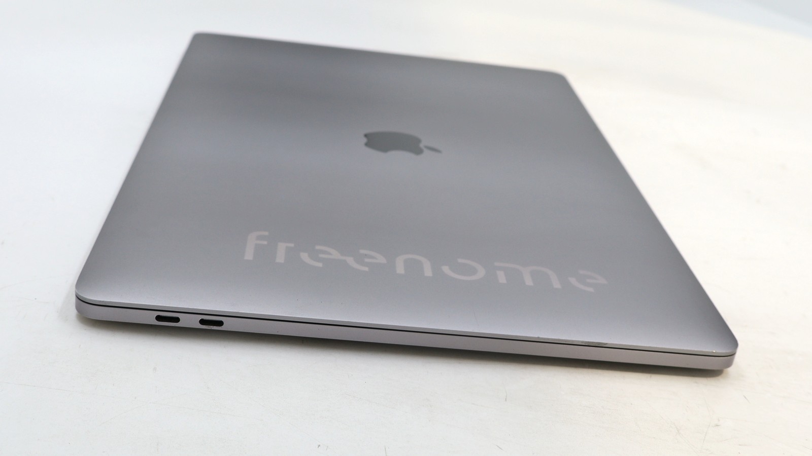 Apple MacBook Pro A1707 15 Core i7 16GB 512GB Gray 2016