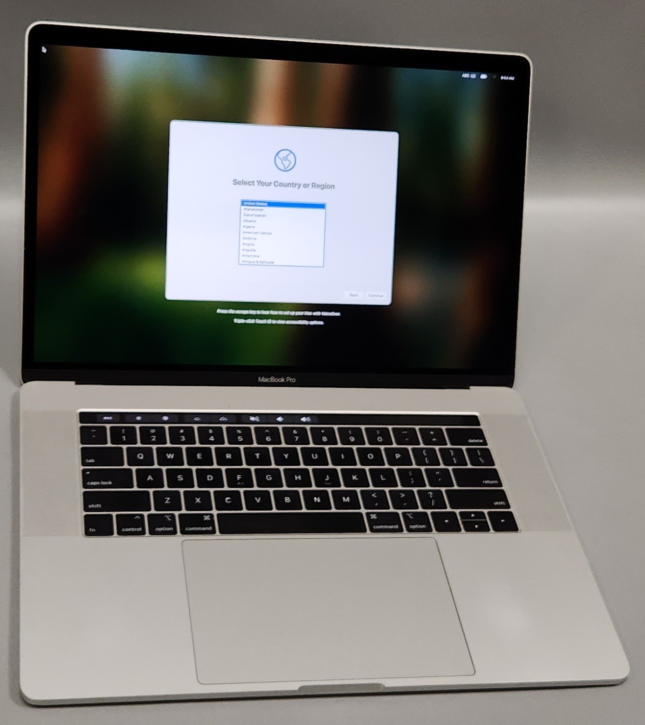 Apple MacBook Pro 15″ 2019 i7-9750H @ 2.60GHz 16GB DDR4 RAM 512GB SSD Sequoia