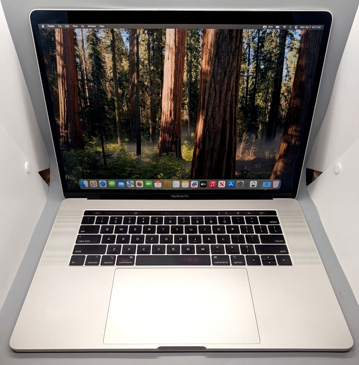 VIDEO HI END Apple MacBook Pro 15″ 2.6Ghz 6 CORE i7 2x GPU 560X 16GB 512GB SSD