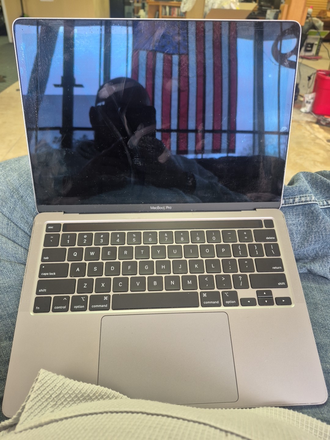 Apple MacBook Pro 13″ (256GB SSD, Intel Core i5 8th Gen., 1.40 GHz, 8GB) Laptop