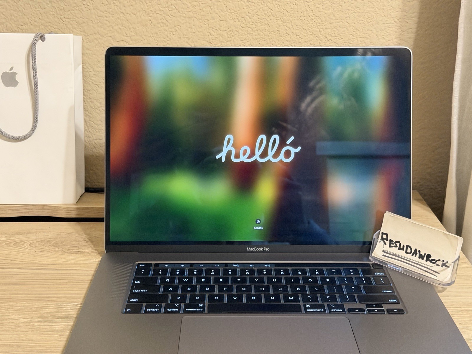 2019 Apple MacBook Pro 16″ i7 2.6GHz/16GB/512GB – (Space Gray) A2141