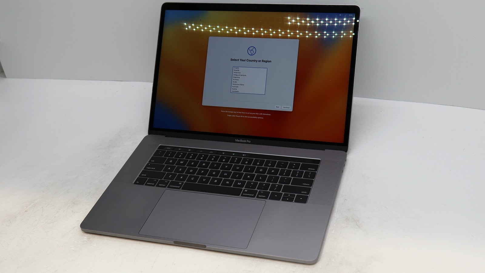 Apple MacBook Pro A1707 15 Core i7 16GB 512GB Gray 2017