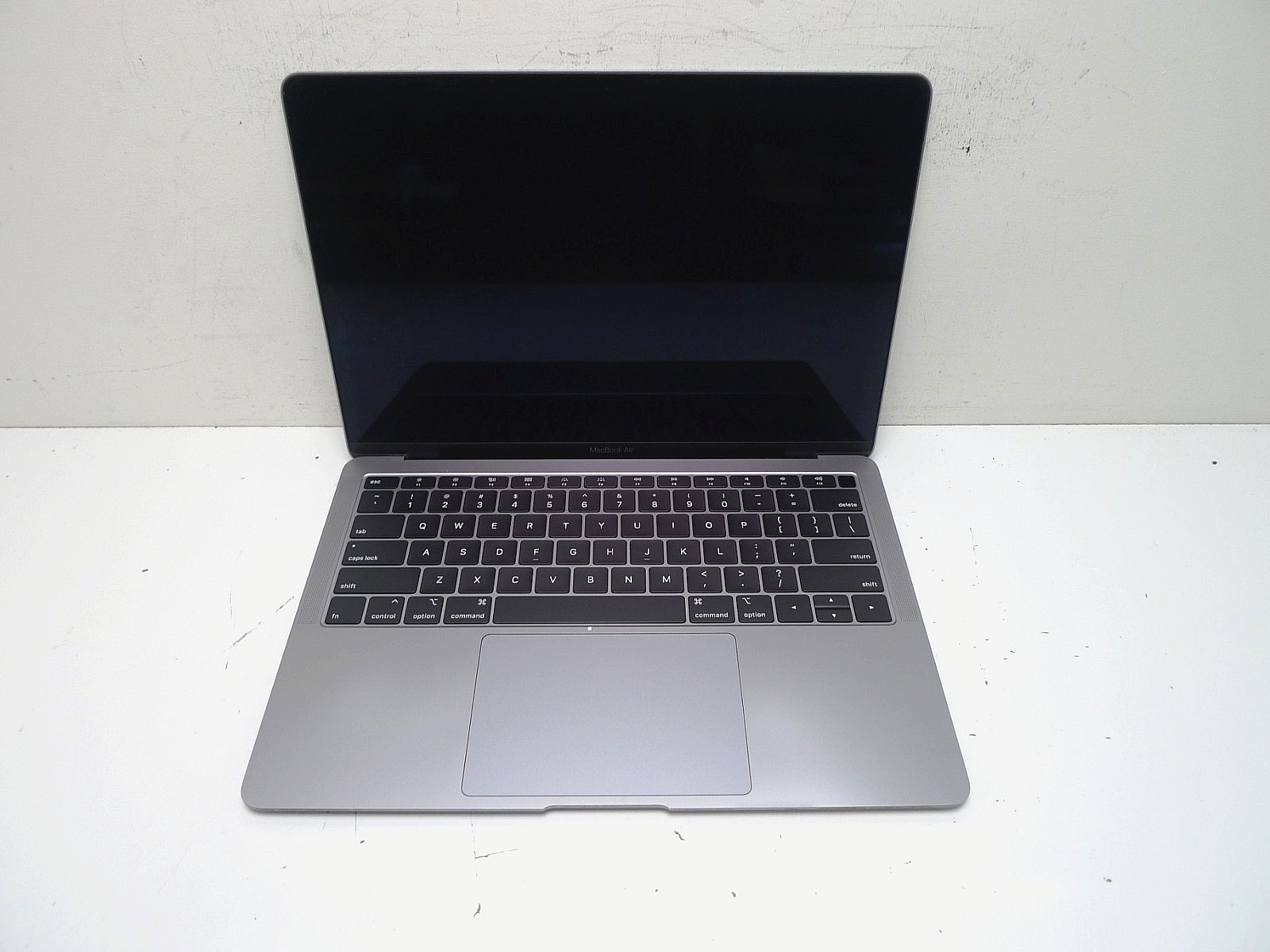 MacBook Air 13″ 2019 | i5-8210Y | 8GB RAM | 256GB NVMe | 274 Cycles | Read