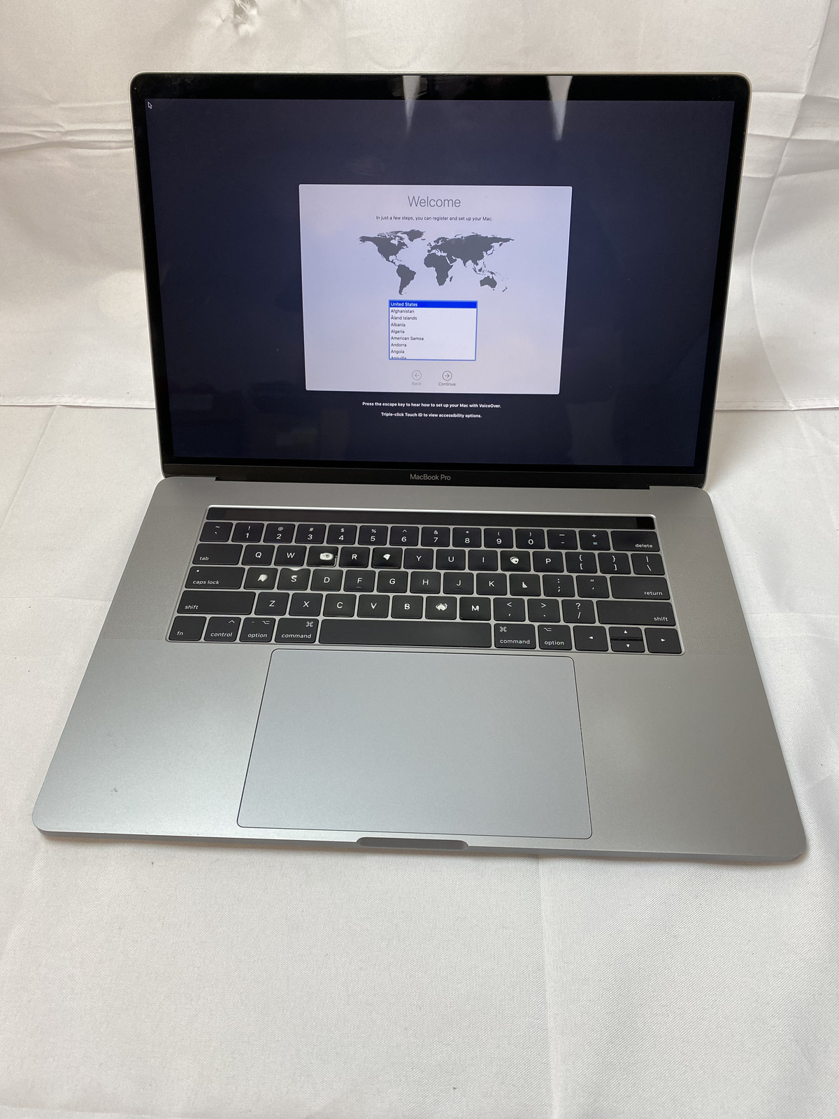 Apple MacBook Pro (M2017) “Core i7″ 15.4” 2.9 GHz 16 GB 512 GB SSD Grade DEFE