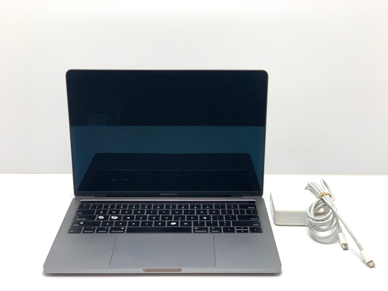 MacBook Pro 13″ 2019 | i5-8279U | 16GB RAM | 512GB NVMe | 262 Cycles | READ