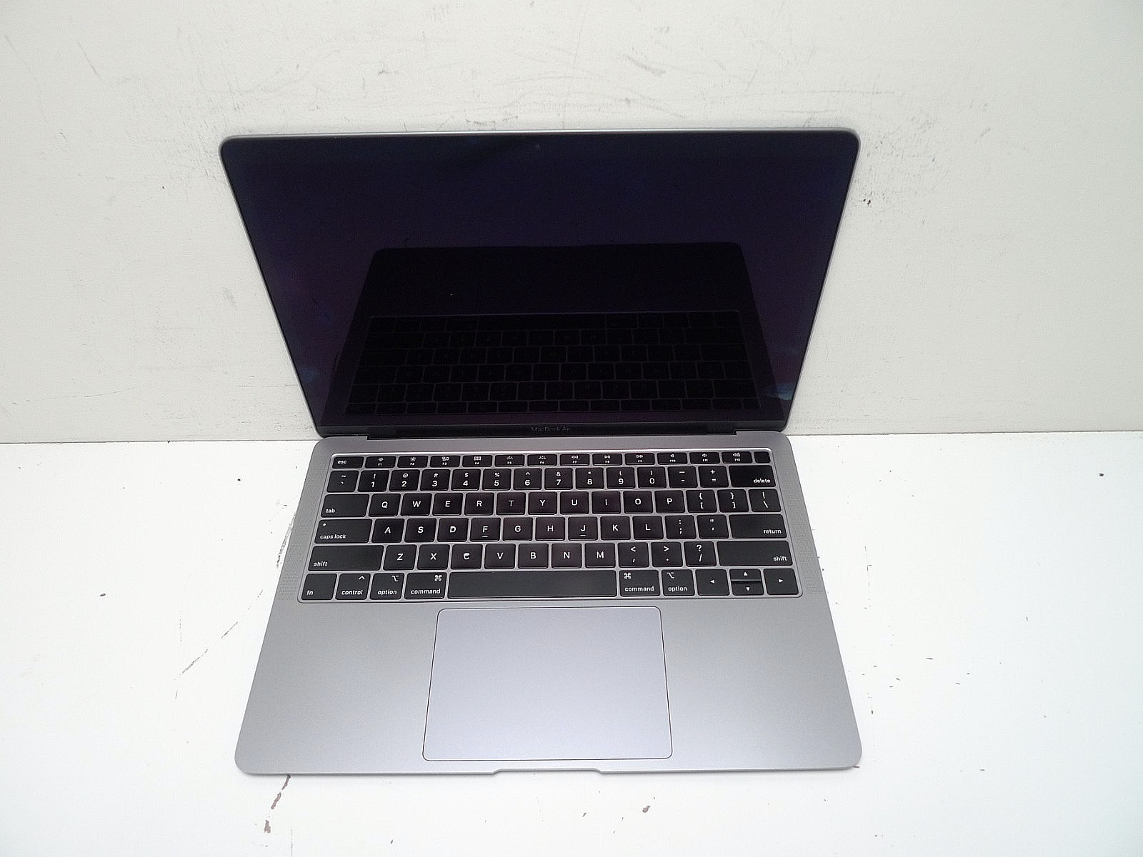 MacBook Air 13″ 2018 | i5-8210Y | 8GB RAM | 256GB NVMe | 294 Cycles | Read