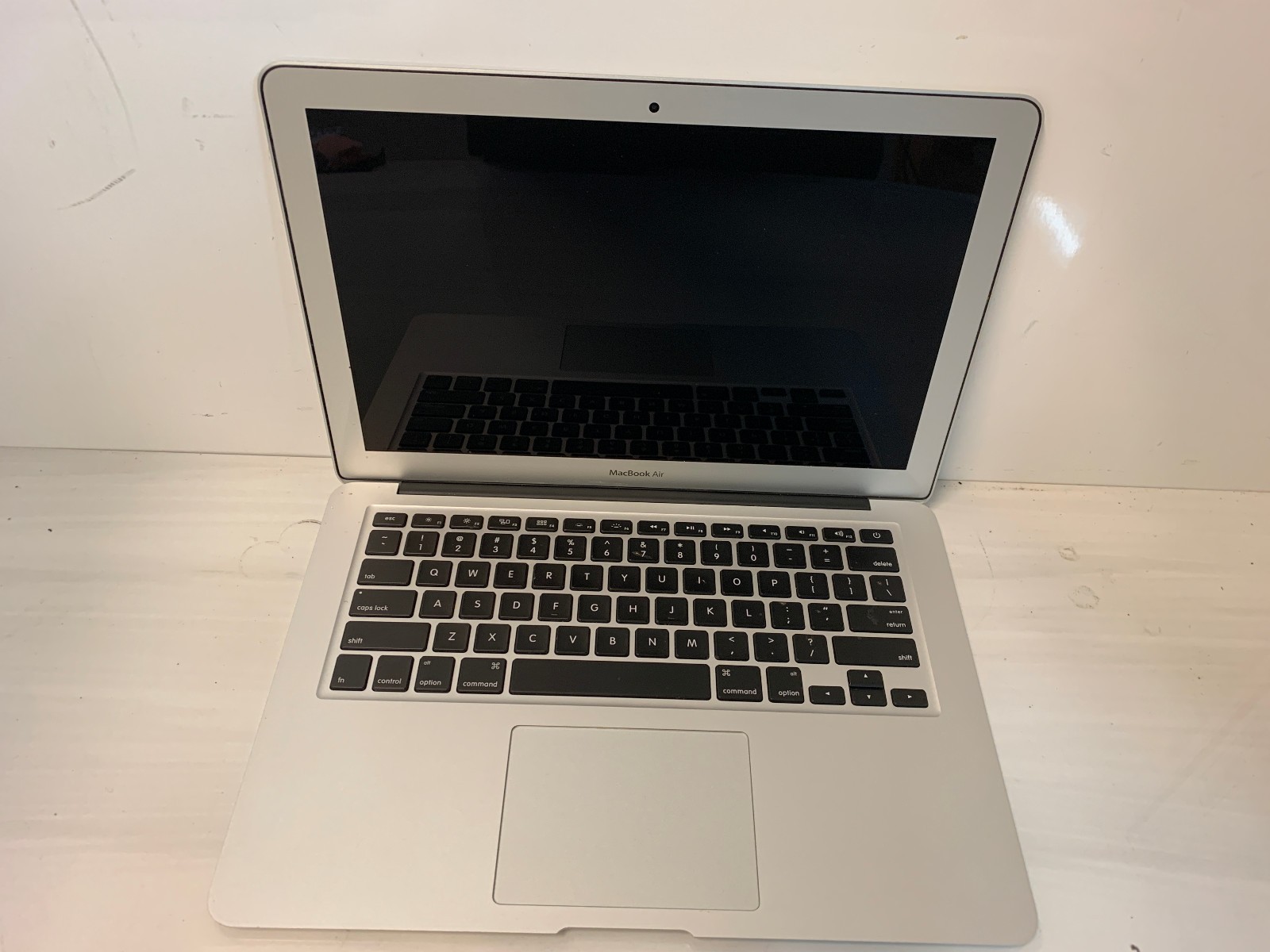 Apple MacBook Air 13″ 2015 A1466 Core i5 1.6GHz 8GB 128GB SSD macOS Monterey